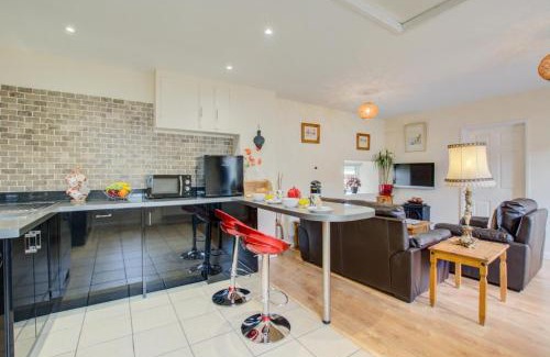 Irstead House | Smithy Cottage