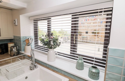 Barlow House | SMITHY COTTAGE, pet friendly, with a garden in Chesterfield