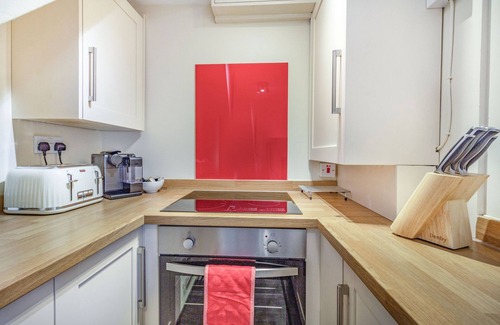 Peak District Cottage | SMITHY COTTAGE, romantic, character holiday cottage in Bradwell