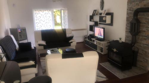 Canton 10 House | Smjestaj Glamoč