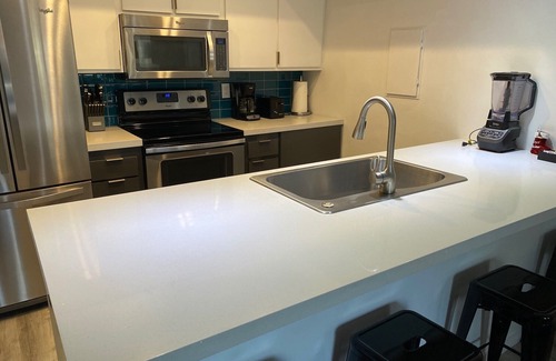 Twin Palms Condo | SmokeTree Raquet Club: Fantastic Views!