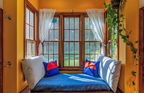 Almond House | Smokey Mountain Getaway
