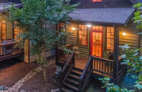 Almond House | Smokey Mountain Getaway