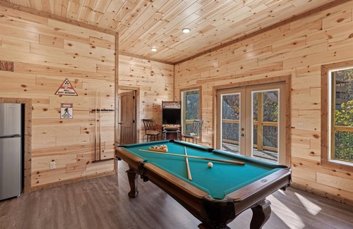 Chalet Village North Cabin | Smokey Treats 5 Bedroom Cabin by RedAwning