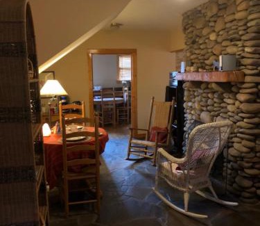 Pigeon Forge Apartment | Smokies Bed and Breakfast - Evergreen Cottage Inn