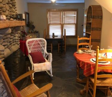 Pigeon Forge Apartment | Smokies Bed and Breakfast - Evergreen Cottage Inn