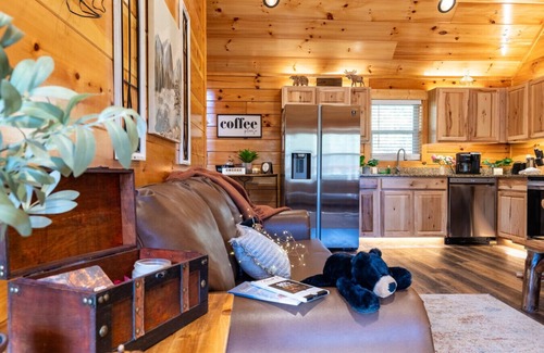 Sevierville Cabin | Smokies Couple Getaway