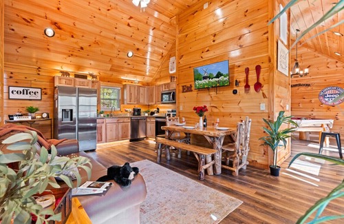 Sevierville Cabin | Smokies Couple Getaway