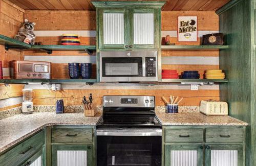 Sevierville House | Smokies Getaway with Fire Pit Game Room & Hot Tub