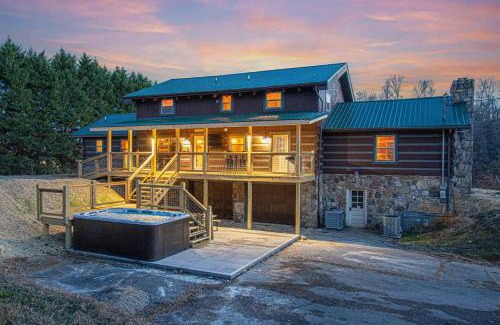 Sevierville House | Smokies Getaway with Fire Pit Game Room & Hot Tub
