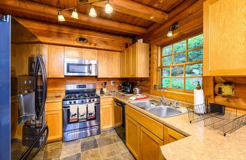 Waynesville Cabin | Smokies Overlook Lodge Game Room Spa Sauna new Fiber