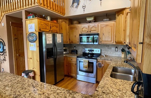 Unaka Ski Chalet | Smokies View - private chalet with mountain views