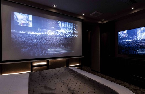 Hiroshima City Centre Hotel | Smoking King double room with latest karaoke wi/Hiroshima Hiroshima