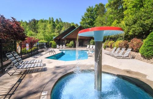 Black Bear Falls House | Smoky Bear Hideaway