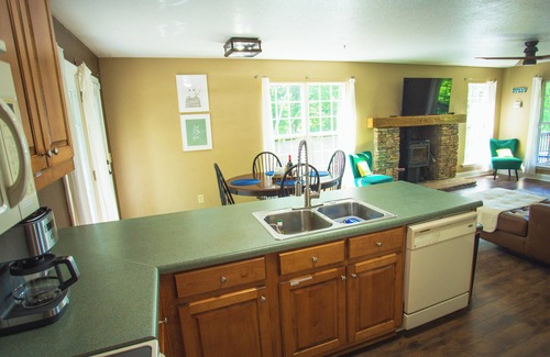 Franklin Cabin | Smoky Hill Top Cabin Mountain View Near Downtown