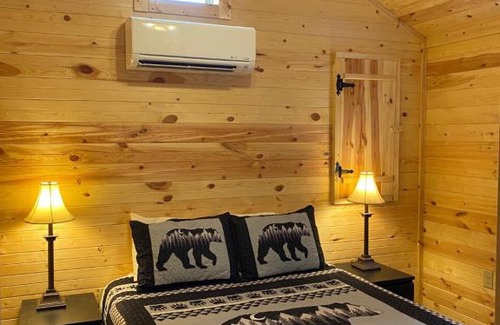 Sevierville Resort | Smoky Hollow Outdoor Resort - Log Cabin