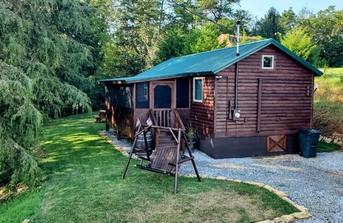 Sevierville Resort | Smoky Hollow Outdoor Resort - Log Cabin