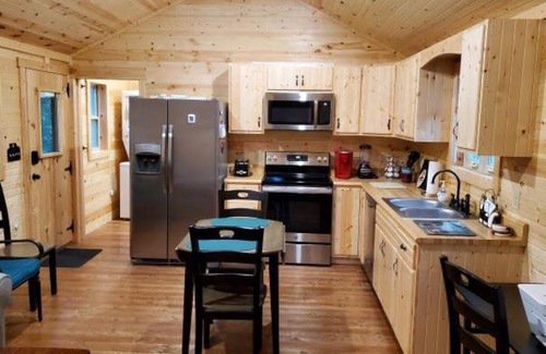 Sevierville Resort | Smoky Hollow Outdoor Resort - Log Cabin