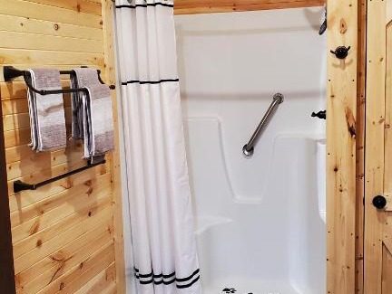 Sevierville Resort | Smoky Hollow Outdoor Resort - Log Cabin