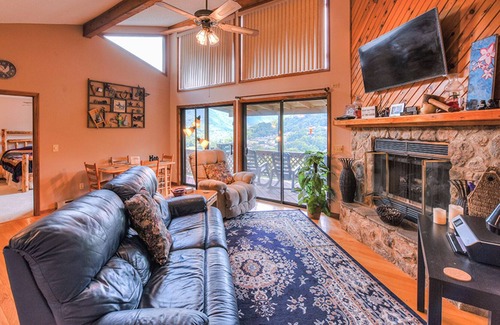 Valley Creek Run House | SMOKY MOUNTAIN HIDEAWAY-2 BEDROOM SLEEPS 7