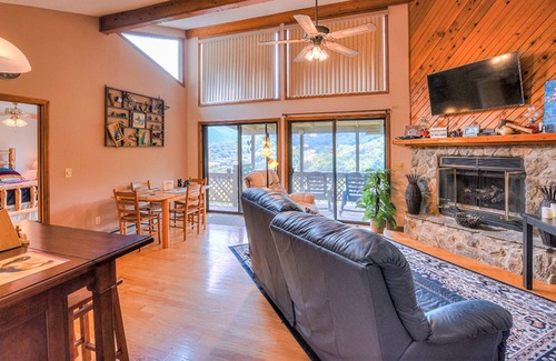 Valley Creek Run House | SMOKY MOUNTAIN HIDEAWAY-2 BEDROOM SLEEPS 7