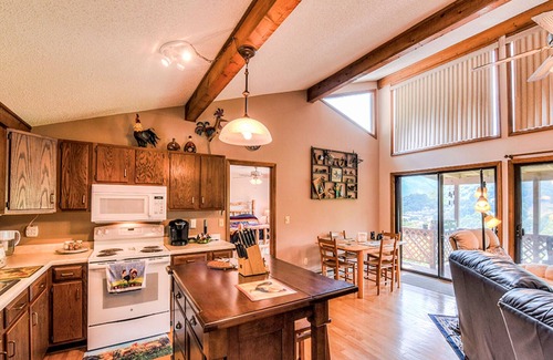 Valley Creek Run House | SMOKY MOUNTAIN HIDEAWAY-2 BEDROOM SLEEPS 7