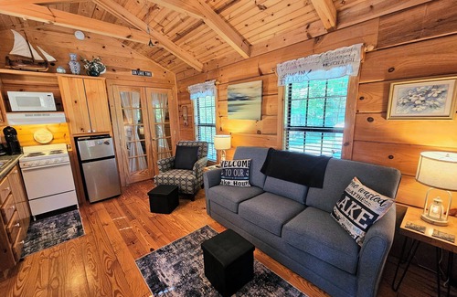 Sevierville Cabin | Smoky Mountain Lake Group Cabins on Douglas Lake