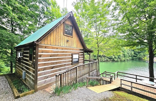 Sevierville Cabin | Smoky Mountain Lake Group Cabins on Douglas Lake