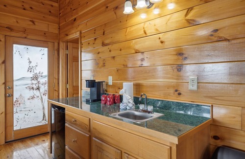 Sevierville Cabin | Smoky Mountain Lodge 6 Bedroom Cabin by RedAwning