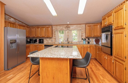 Sylva House | Smoky Mountain Riverfront Lodge: 4 bedrm on the Tuckaseegee River in Sylva NC