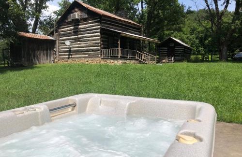 Sevierville House | Smoky Mountain Romantic Handcrafted Cabins