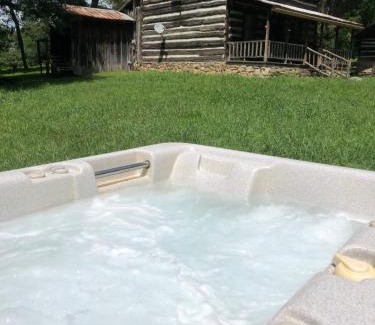 Sevierville House | Smoky Mountain Romantic Handcrafted Cabins