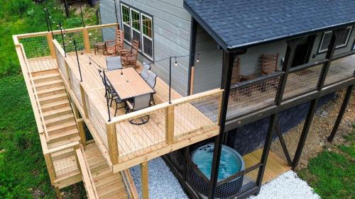 Sevierville House | Smoky Mtn Cabin New Deck Bunks Hot Tub Game Room
