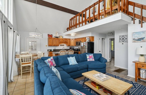 Deep Hole House | Smooth Sailing is a fabulous Direct Canalfront Vacation Home in prestigious Oyst