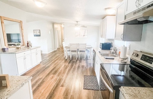 Mead House | "Smooth Sailing" less than 10 minutes from Lake Texoma and Choctaw Casino