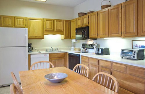 Jeffersonville Condo | Smuggler's Notch Resort in Vermont 1br suite, Sunday check-in