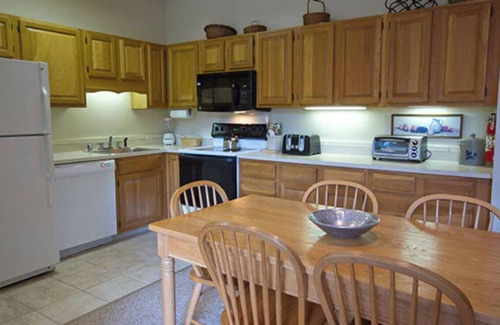 Jeffersonville Condo | Smuggler's Notch Resort in Vermont 2br suite, Friday check-in