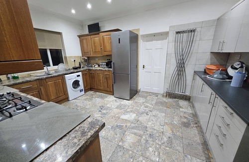 Slough Apartment | SnoozeDen Wellesley – Near to Slough Station