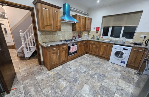 Slough Apartment | SnoozeDen Wellesley – Near to Slough Station