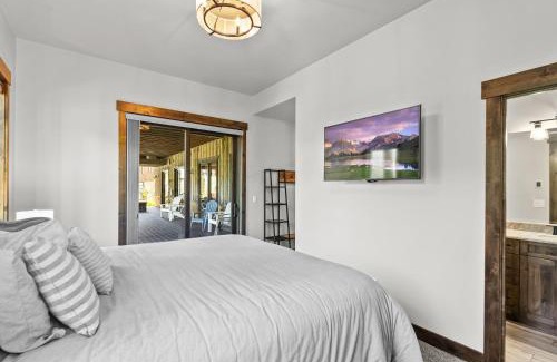 Whitefish House | Snow Ghost Chalet The Ultimate Luxury Ski-in/Ski-out Home 5BD, 5.5BA 2 Hot Tubs, Steam Room, Game Room