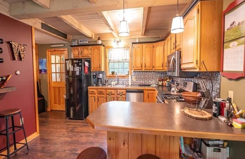 West Dover Ski Chalet | Snow Owl Chalet - Dover, 4-Bd 3-Bth - 10 Min. - Mt Snow! Saltwater Hot Tub!