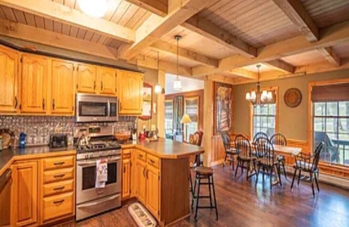 West Dover Ski Chalet | Snow Owl Chalet - Dover, 4-Bd 3-Bth - 10 Min. - Mt Snow! Saltwater Hot Tub!