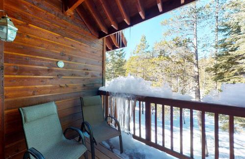 Truckee Apartment | Snow Porch