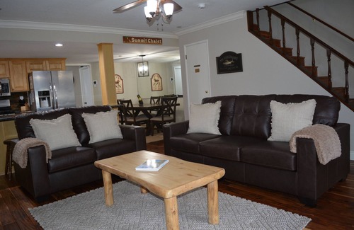Summit Estates House | Snow Summit Getaway 3 Bedroom Apts by RedAwning