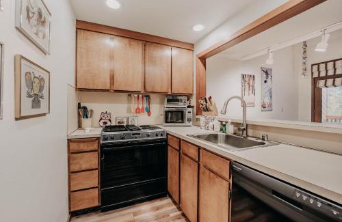 Glacier Apartment | Snowater Condo 91 - Wi-Fi - Pets Ok - Sleeps 6