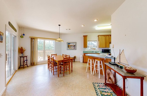 Sea Palm Village House | Snowbird-friendly home near the beach with deck, outdoor shower, W/D