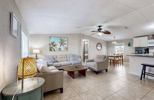 Key Largo Village House | Snowbird-Friendly Home with Central AC, High-Speed WiFi, and Washer/Dryer
