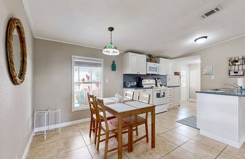 Key Largo Village House | Snowbird-Friendly Home with Central AC, High-Speed WiFi, and Washer/Dryer