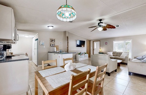 Key Largo Village House | Snowbird-Friendly Home with Central AC, High-Speed WiFi, and Washer/Dryer