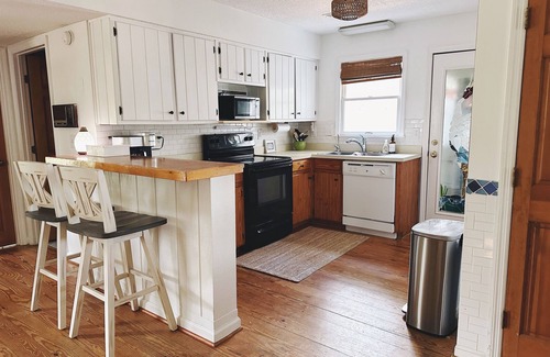 Ocean Ridge Cottage | Snowbird-friendly island cottage with fairway views, lanai, & AC - dogs welcome